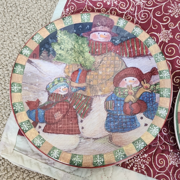 Vintage Certified International Set 4 Holiday Plates and 4 Christmas Santa Mugs - Picture 4 of 16